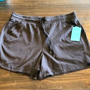 NWT TEK GEAR women's midrise black shorts in a medium